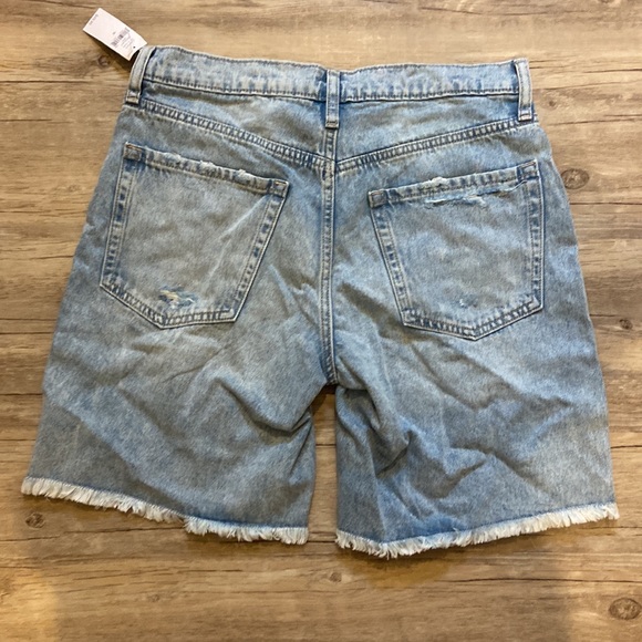 GAP Low Stride Jean Shorts - Picture 2 of 4
